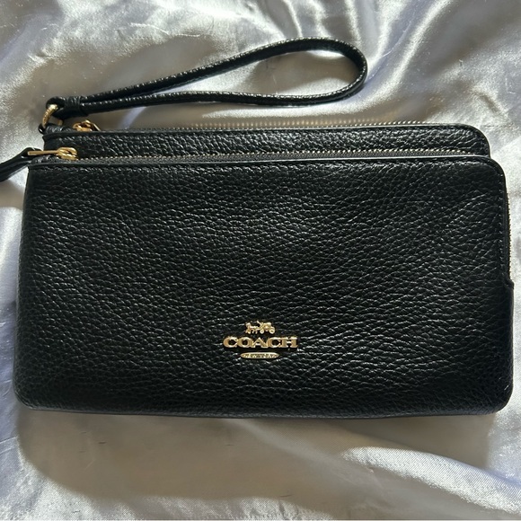 Coach Wristlet - Picture 1 of 4